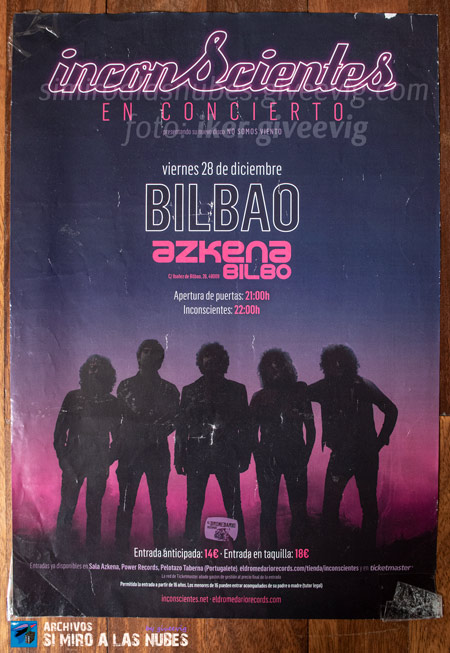 carteles y anuncios