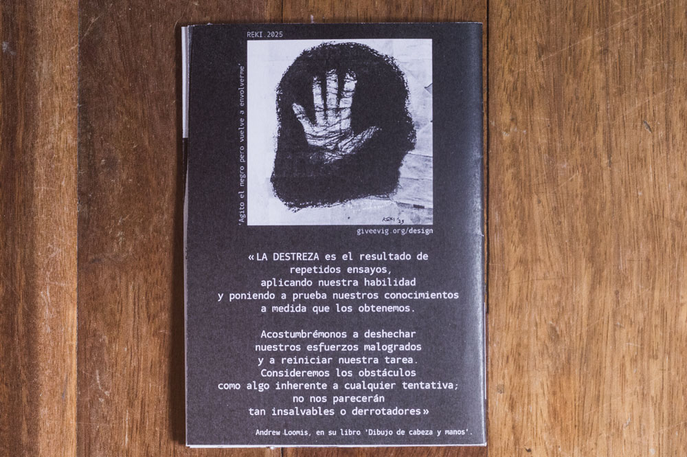 Muestra del exterior: parte trasera con frase motivadora del dibujante Andrew Loomis.