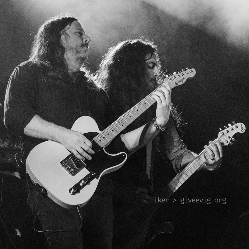 Jaime y Moreno, juntos con sus guitarras.