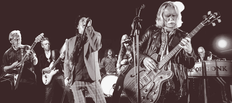 Collage digital de los integrantes de la banda, tocando sus instrumentos.